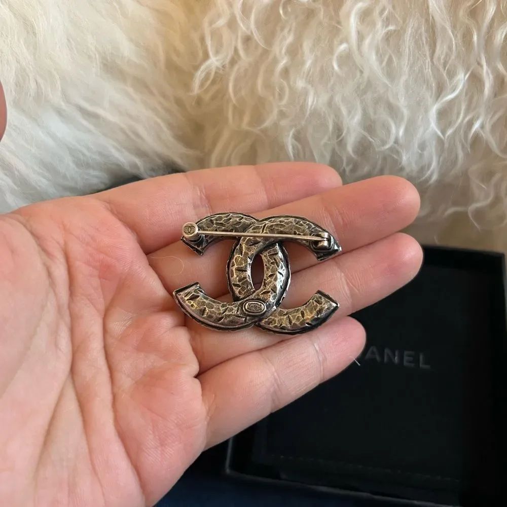 Chanel Ruthenium Crystal CC Brooch - Picture 5 of 6